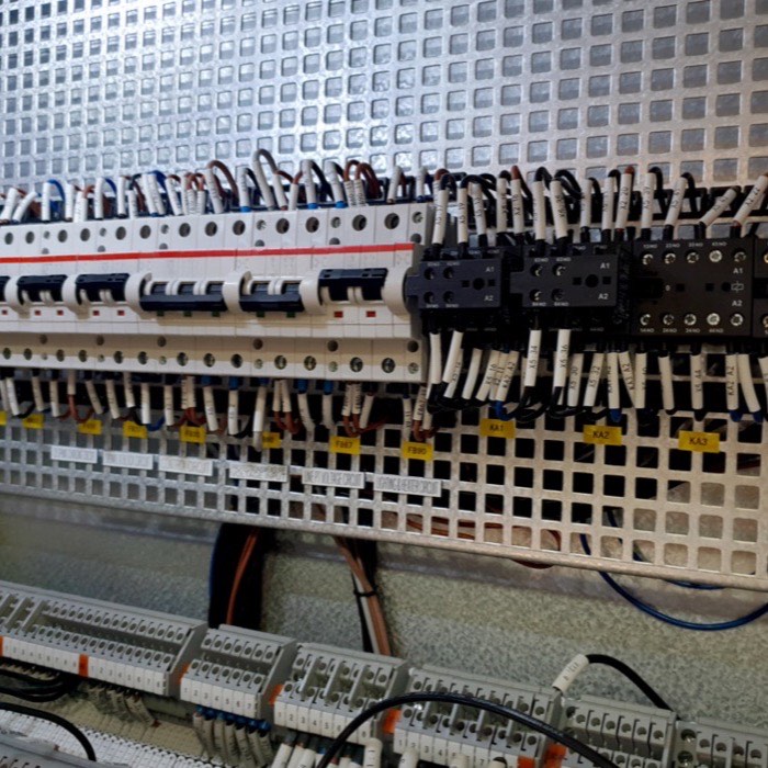 Dettaglio di un sistema di controllo domotico industriale